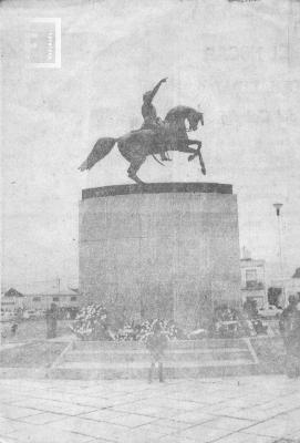 Monumento a San Martín, emplazado entonces en plaza de la Libertad, Av. Moreno y Belgrano