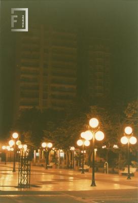 Peatonal y Plaza Mitre, nocturno