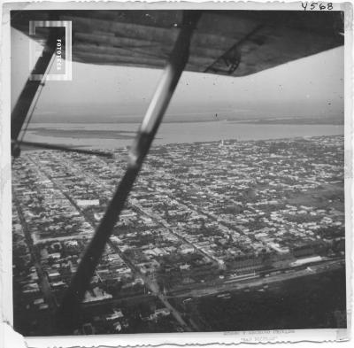 Vista aérea de San Nicolás, desde más allá de las vías