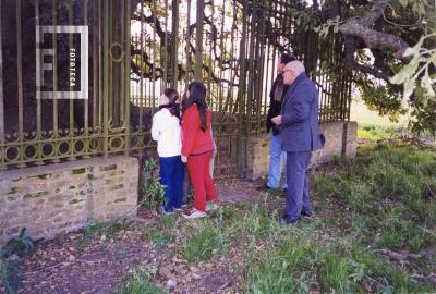 G. S. Chervo, Marcelo Carignani e hijos frente al Ombú de Cullen