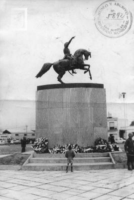 Monumento a San Martín, emplazado entonces en plaza de la Libertad, Av. Moreno y Belgrano
