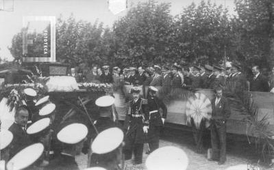 Acto llegada de los restos de Azopardo, a bordo del //Drummond//. Palco oficial