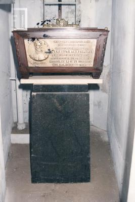Urna con los restos de Juan Bautista Azopardo, en la cripta del Monumento