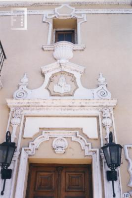 Detalle frente casa de calle Mitre 148, esquina Francia