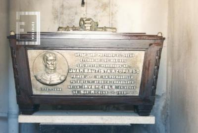 Urna con los restos de Juan Bautista Azopardo, en la cripta del Monumento
