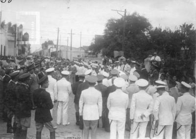 Acto llegada de los restos de Azopardo, a bordo del //Drummond//. Comisionado Federico Gard