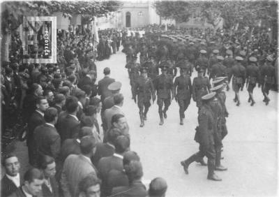 Escuela de Zapadores Pontoneros Z. P. 2. Servicio Militar clase 1916. Desfile