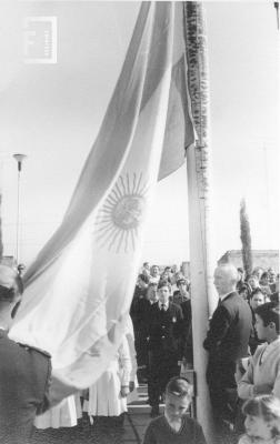 Acto conmemorativo Gral. San Martín, izamiento bandera, Intendente Bent y Tcnl. Rodríguez