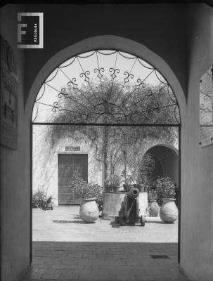 Zaguán y patio de la casa del Acuerdo (reja abierta)