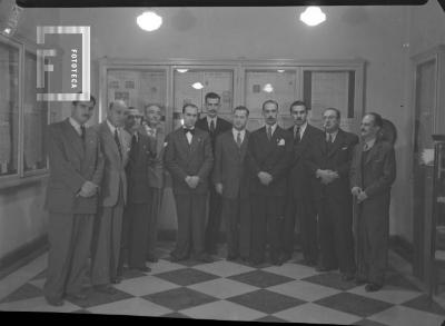 Grupo en exposición del Periodismo organizada por G. Santiago Chervo en la galería de la fotografía Bustos, Nación 124