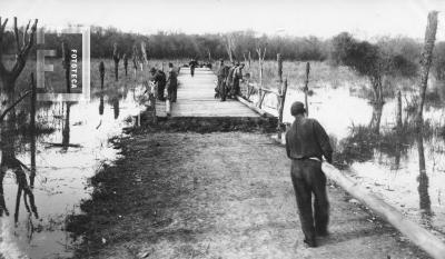 Escuela de Zapadores Pontoneros Z. P. 2. Servicio Militar clase 1917. Puente de circunstancia