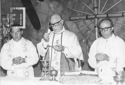 Inaug. Capilla del Parque Tte. Cnel Rodríguez. Mons Victorio Bonamin, Pbro. Juan Brambilla, a su derecha