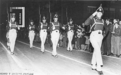 Festejos Día de la Independencia. Desfile Militar. Soldados con uniforme de época