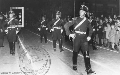 Festejos Día de la Independencia. Desfile Militar. Soldados con uniforme de Granaderos