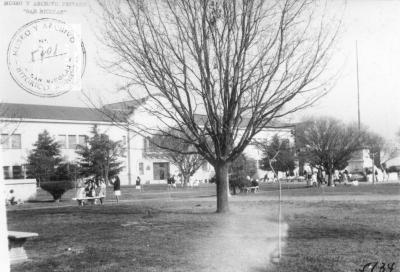 Escuela Normal y Plaza //23 de Noviembre//