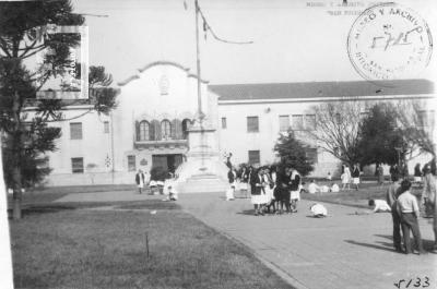 Frente de la Escuela Normal