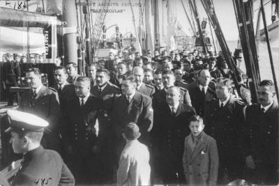 Autoridades a bordo de la Fragata Sarmiento