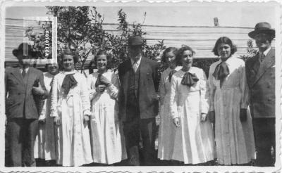 Alumnas de 4º B - Dn Rodolfo Senet - El Rector y el Vice. En la quinta Las Camelias