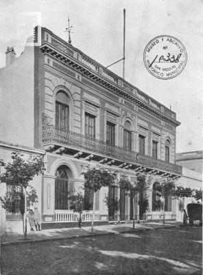 Frente del Colegio Nacional