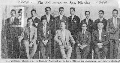 Primeros alumnos de la Escuela Nacional de Artes y Oficios