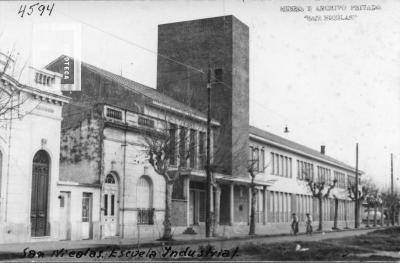 Escuela Nacional de Educación Técnica Nº 1, Av. Moreno entre Mitre y Belgrano