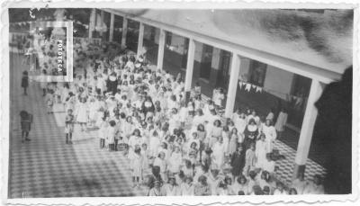 Colegio María Auxiliadora. B. Saavedra (hoy Savio) 567. Niñas que vinieron a jugar.