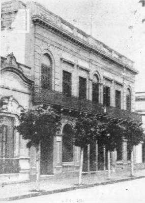 Frente del Colegio Nacional