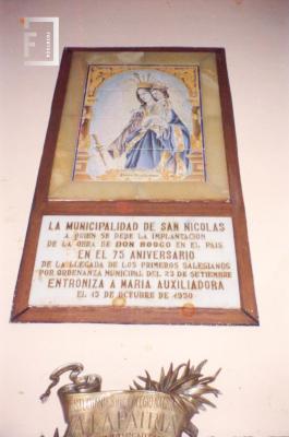 Placa conmemorativa cincuentenario entronización de María Auxiliadora
