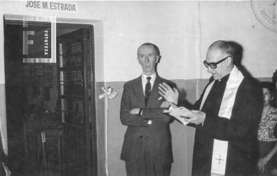 Acto en Escuela Nº 6. Intendente Dr. Miguel M. Bent, Mons. Néstor J. Fioroni