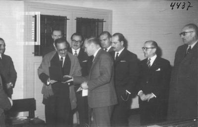 1ra. Exposición de Medallas en Escuela Industrial. Barragan Guerra (premio), Dr. Bent, Enrico, Chervo, Migliarini, Dr. de Cara, Cártey, Dr. Rebollo Paz