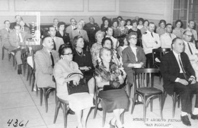 Asistentes a la Conferencia del Dr. Martínez Sucre, cel. aniv. de la Bandera