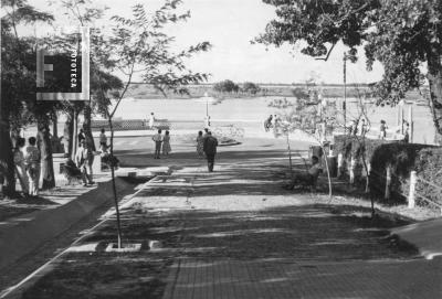 Bajada Belgrano y Alameda