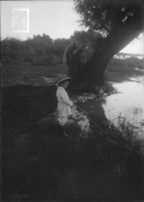 Carlitos Bustos pescando