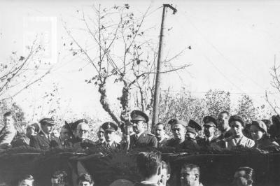 Actos 25 de Mayo de 1956, palco oficial. Mons. Silvino Martínez, 1er. obispo, Dr. José de Cara, Dr. Arturo Etchemendigaray