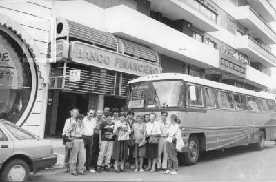 Peregrinos frente al Hotel El Acuerdo