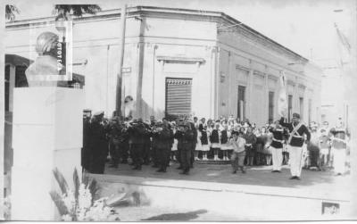 Acto frente a Busto de Aguiar