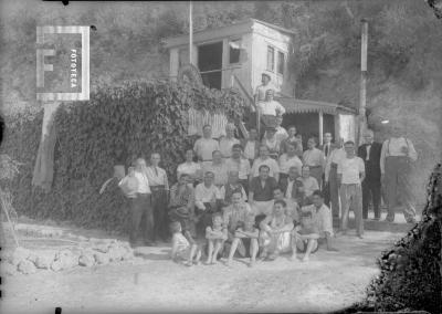 //El Tiburón//, club de pesca, con grupo grande de personas