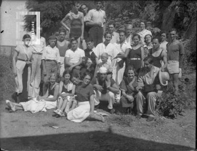 Grupo junto a barranca