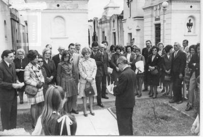 Acto en Cementerio. Homenaje al Ing. J. B. Arámburu