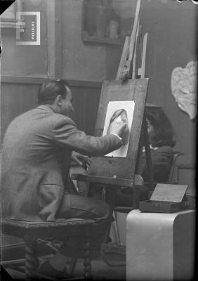 Andre Roudier dibujando